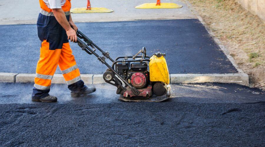 Professional gutter cleaning in Ellicott City, MD